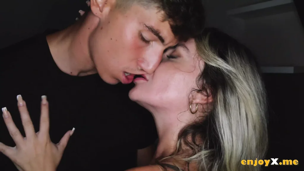 Horny blond superstar Tatiana Alvarez BJ's and ravages Brady Bud's fat prick in 4k porn!